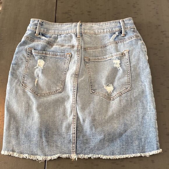 SIZE 3/4 MAURICES DISTRESSED DENIM MINI SKIRT - Picture 5 of 6